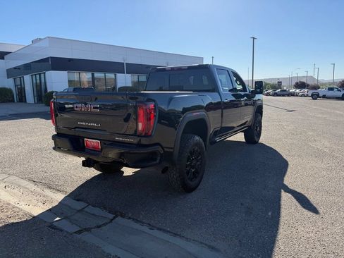 Used 2022 GMC Sierra 3500 Denali w/ Denali Black Diamond Edition AWD/4WD image 5