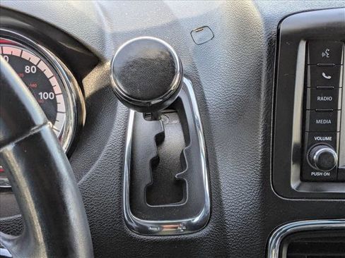 Used 2019 Dodge Grand Caravan SXT FWD image 12