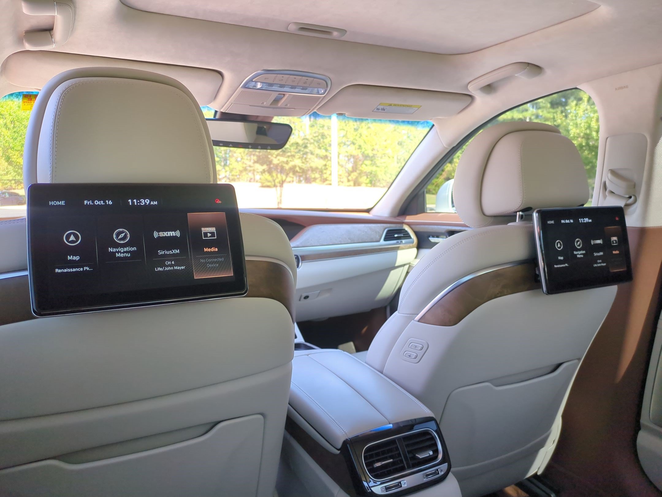 Used 2022 Genesis G90 5.0 Ultimate RWD image 28