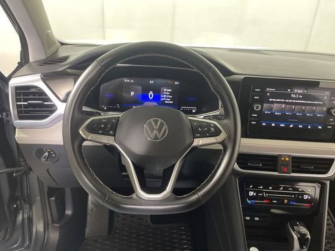 Used 2025 Volkswagen Taos SE AWD/4WD image 12