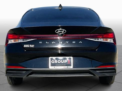 Used 2023 Hyundai Elantra SEL w/ Preferred Accessory Package image 5
