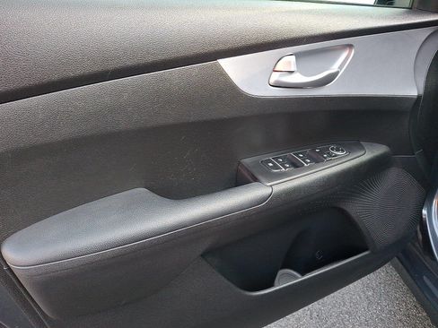 Used 2023 Kia Forte LXS w/ LXS Technology Package FWD image 12