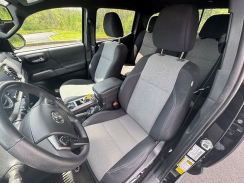 Used 2021 Toyota Tacoma TRD Sport image 10