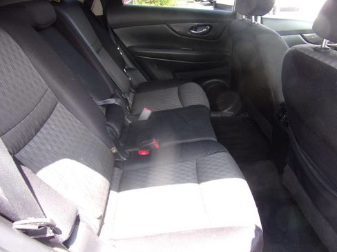 Used 2018 Nissan Rogue SV image 15