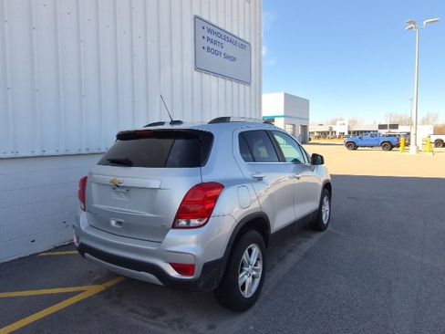 Used 2018 Chevrolet Trax LT w/ LT Convenience Package image 5
