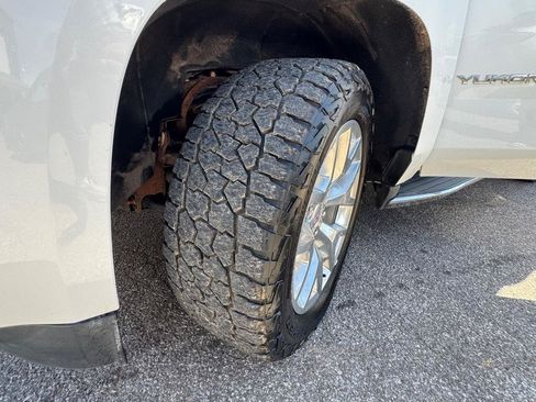 Used 2018 GMC Yukon SLT w/ Open Road Package AWD/4WD image 33