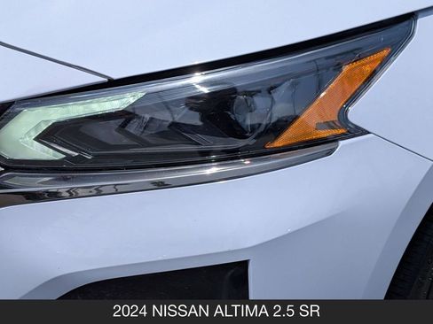 Used 2024 Nissan Altima 2.5 SR FWD image 10