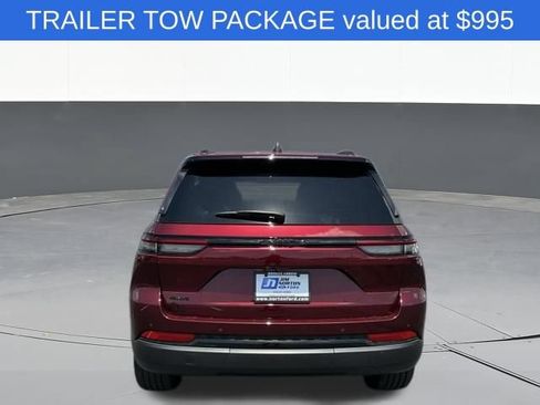 Used 2025 Jeep Grand Cherokee Altitude AWD/4WD image 4