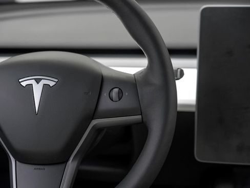 Used 2021 Tesla Model Y Long Range AWD/4WD image 27