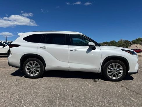 Used 2025 Toyota Highlander Limited AWD/4WD image 7