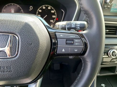 Used 2025 Honda Pilot Touring image 18