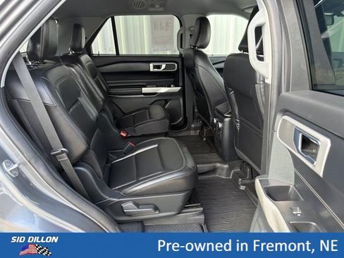 Used 2021 Ford Explorer XLT w/ Equipment Group 202A AWD/4WD image 16
