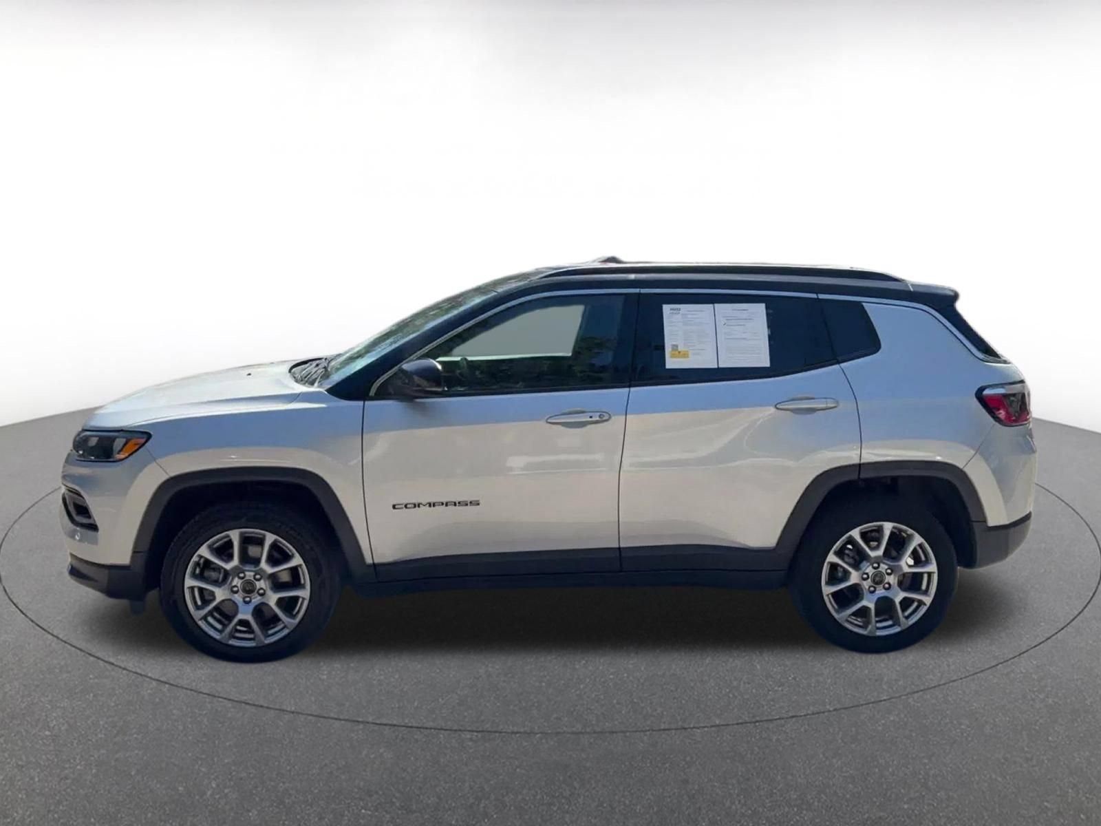 Used 2025 Jeep Compass Limited AWD/4WD image 8