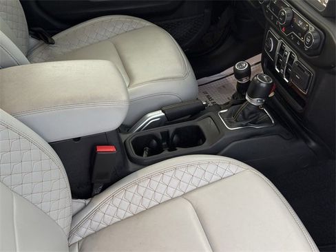 Used 2021 Jeep Gladiator Overland image 17