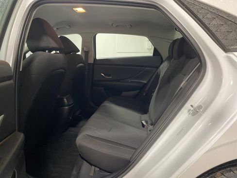 Used 2024 Hyundai Elantra SE image 15