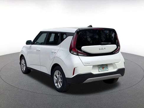 Used 2025 Kia Soul LX w/ LX Technology Package FWD image 11