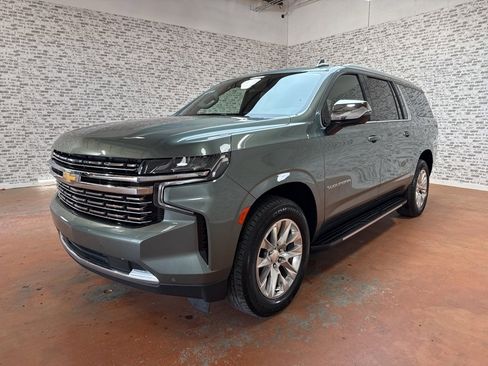 Used 2023 Chevrolet Suburban Premier image 3