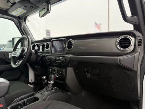 Used 2023 Jeep Wrangler Sahara image 18