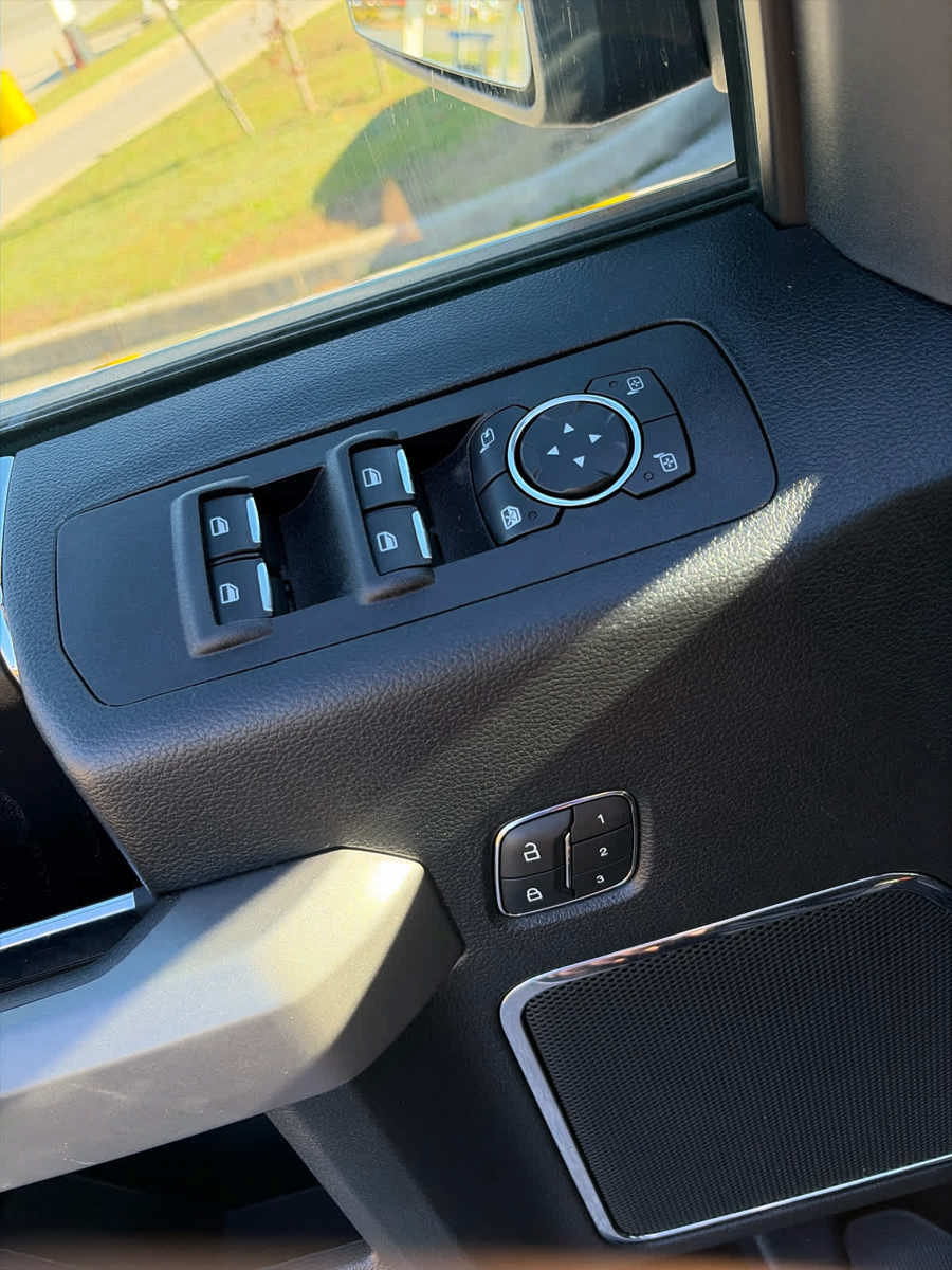 Used 2020 Ford F150 Platinum w/ Equipment Group 701A Luxury AWD/4WD image 24
