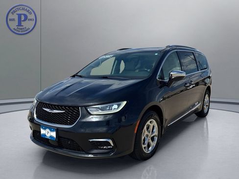 Used 2021 Chrysler Pacifica Limited w/ Premium & Safety Sphere Group AWD/4WD image 3
