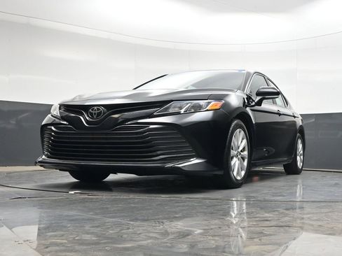 Used 2018 Toyota Camry LE w/ Moonroof Package FWD image 25