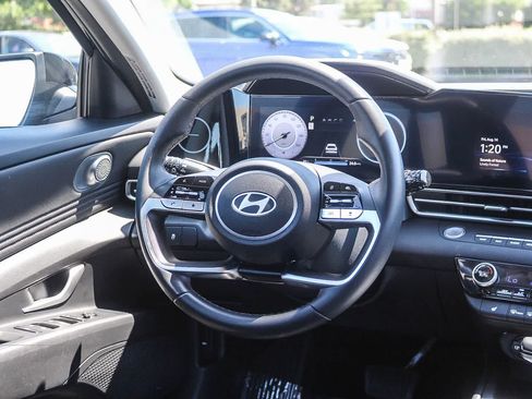 Used 2024 Hyundai Elantra SEL w/ Convenience Package FWD image 17