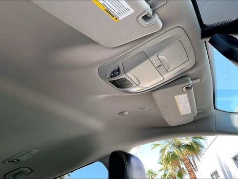 Used 2023 Chrysler Pacifica Touring-L FWD image 29