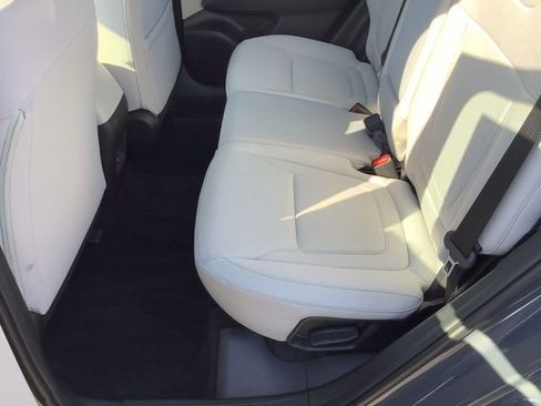 Certified 2025 Hyundai Tucson SE image 11