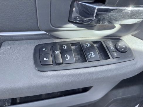 Used 2020 RAM 1500 Classic SLT w/ Luxury Group image 15