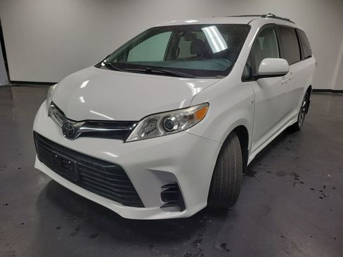 Used 2020 Toyota Sienna LE image 4