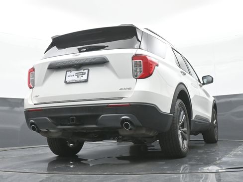 Used 2023 Ford Explorer XLT w/ Equipment Group 202A AWD/4WD image 40