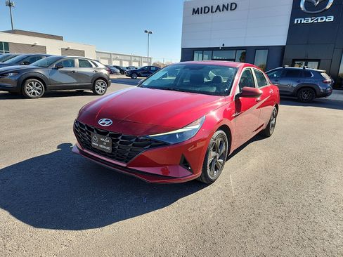 Used 2023 Hyundai Elantra SEL image 3