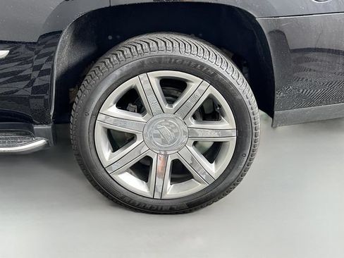 Used 2019 Cadillac Escalade Luxury AWD/4WD image 41