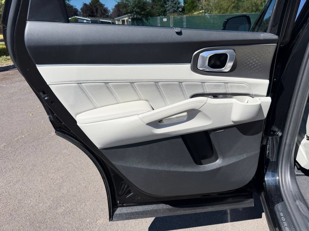 Used 2023 Kia Sorento SX Prestige w/ Panoramic Sunroof Package AWD/4WD image 31