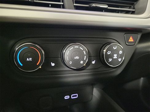 Used 2024 Chevrolet Trax LS w/ LS Convenience Package image 19