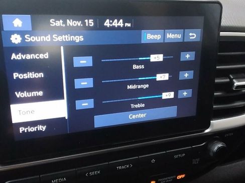 Used 2020 Hyundai Venue SEL image 16