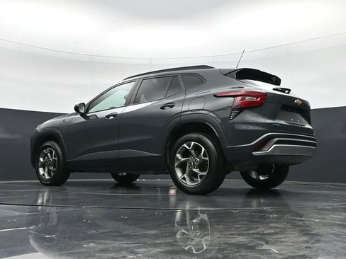 Used 2025 Chevrolet Trax LT FWD image 45