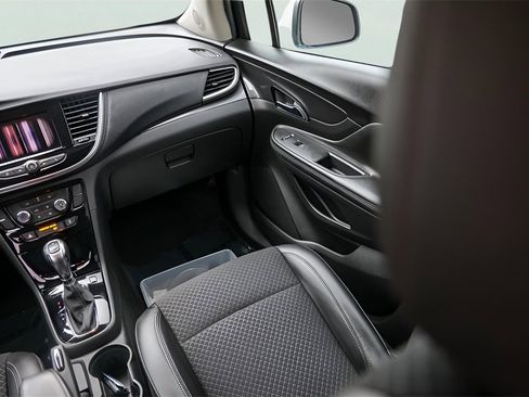 Used 2022 Buick Encore Preferred w/ Safety Package image 25