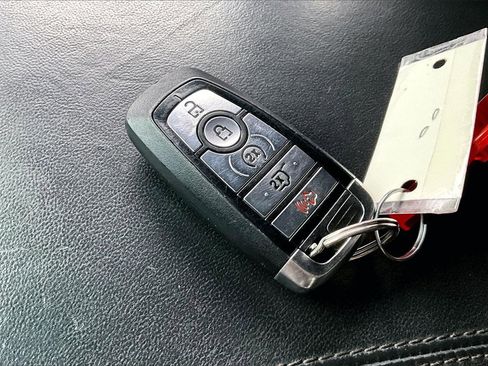 Used 2020 Ford Explorer Platinum w/ Premium Technology Package image 32