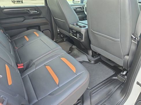 Used 2024 GMC Sierra 2500 AT4 w/ AT4 Preferred Package image 11