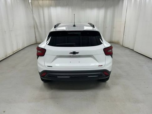 Certified 2024 Chevrolet Trax RS w/ Sunroof Package FWD image 6
