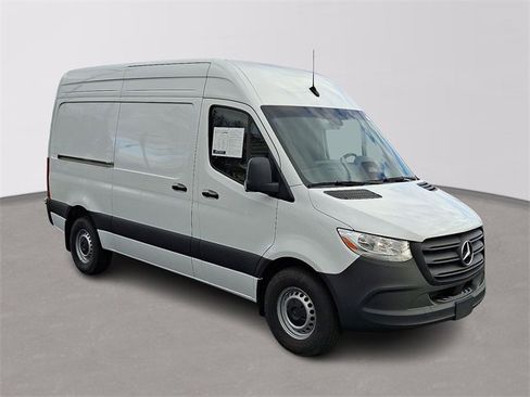 Used 2025 Mercedes-Benz Sprinter 2500 image 3