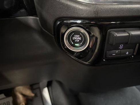 Used 2025 GMC Sierra 1500 SLT image 39