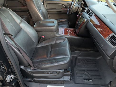 Used 2008 Chevrolet Suburban LT image 20