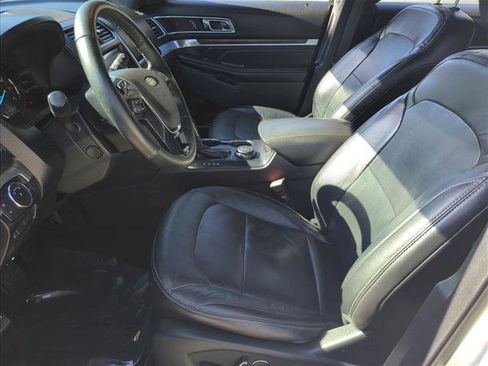Used 2018 Ford Explorer Limited image 16