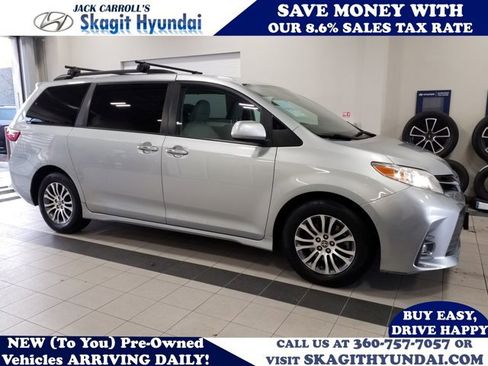 Used 2020 Toyota Sienna XLE image 1