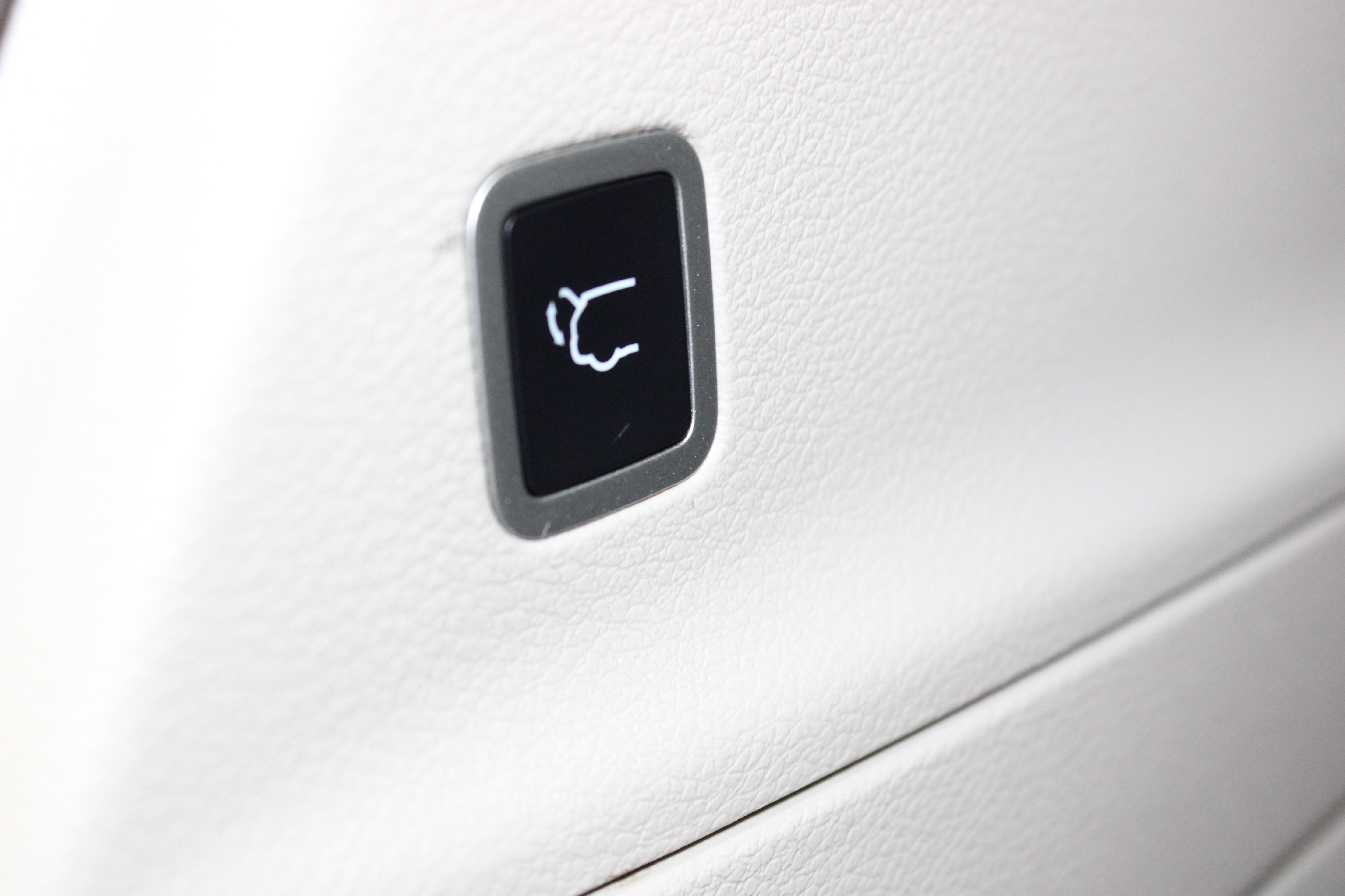 Used 2024 Chrysler Pacifica Touring-L FWD image 11
