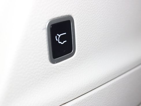 Used 2024 Chrysler Pacifica Touring-L FWD image 11