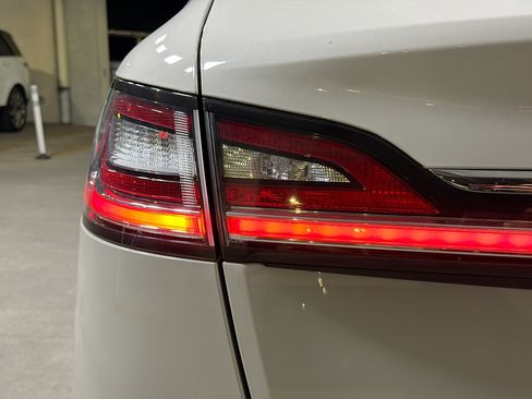 Used 2021 Lincoln Nautilus Reserve image 10