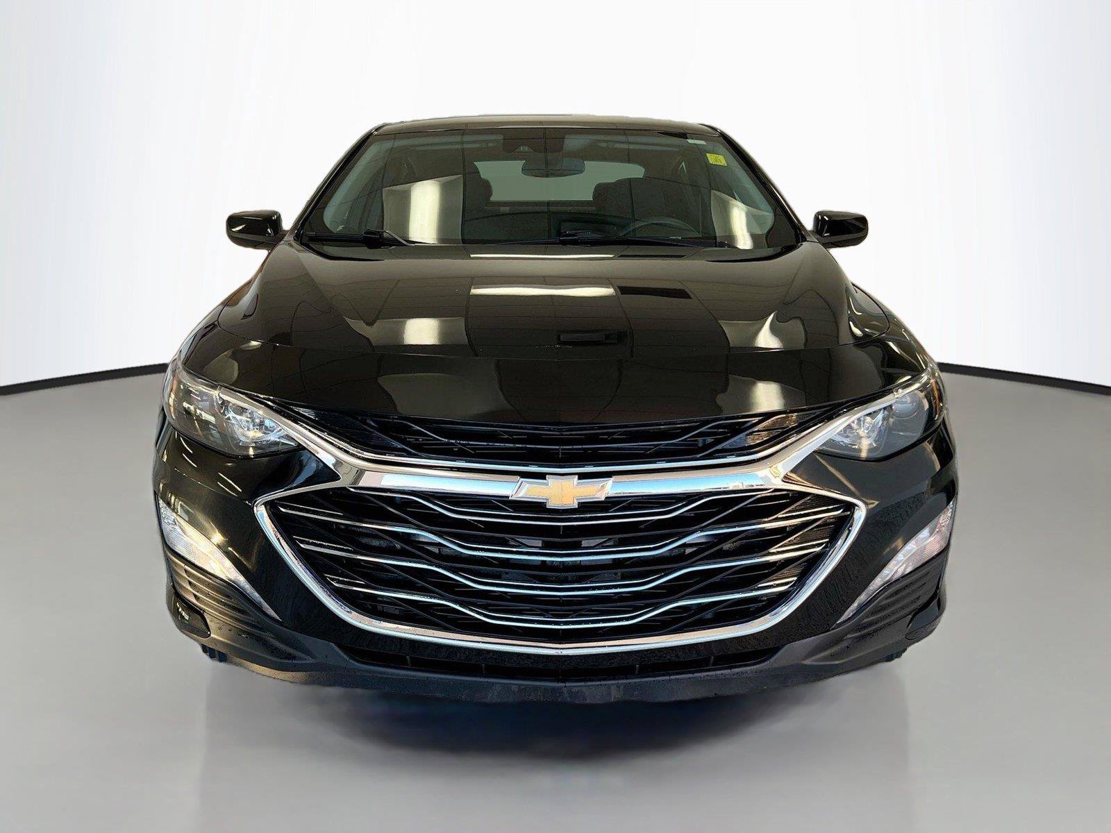 Used 2024 Chevrolet Malibu LT FWD image 3